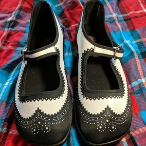 black amd white oxford mary jane